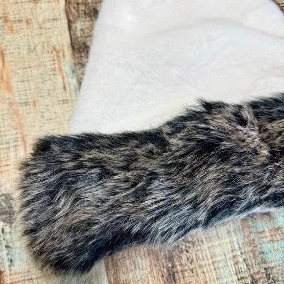 🆕 Black & White Santa Hat Bundle | #S17 - Picture 4 of 13